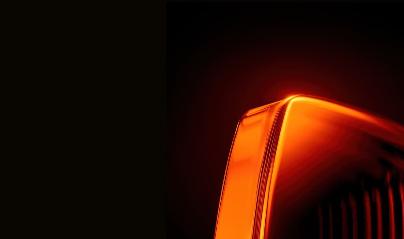 Fundo preto com a pedra do Itaú em laranja